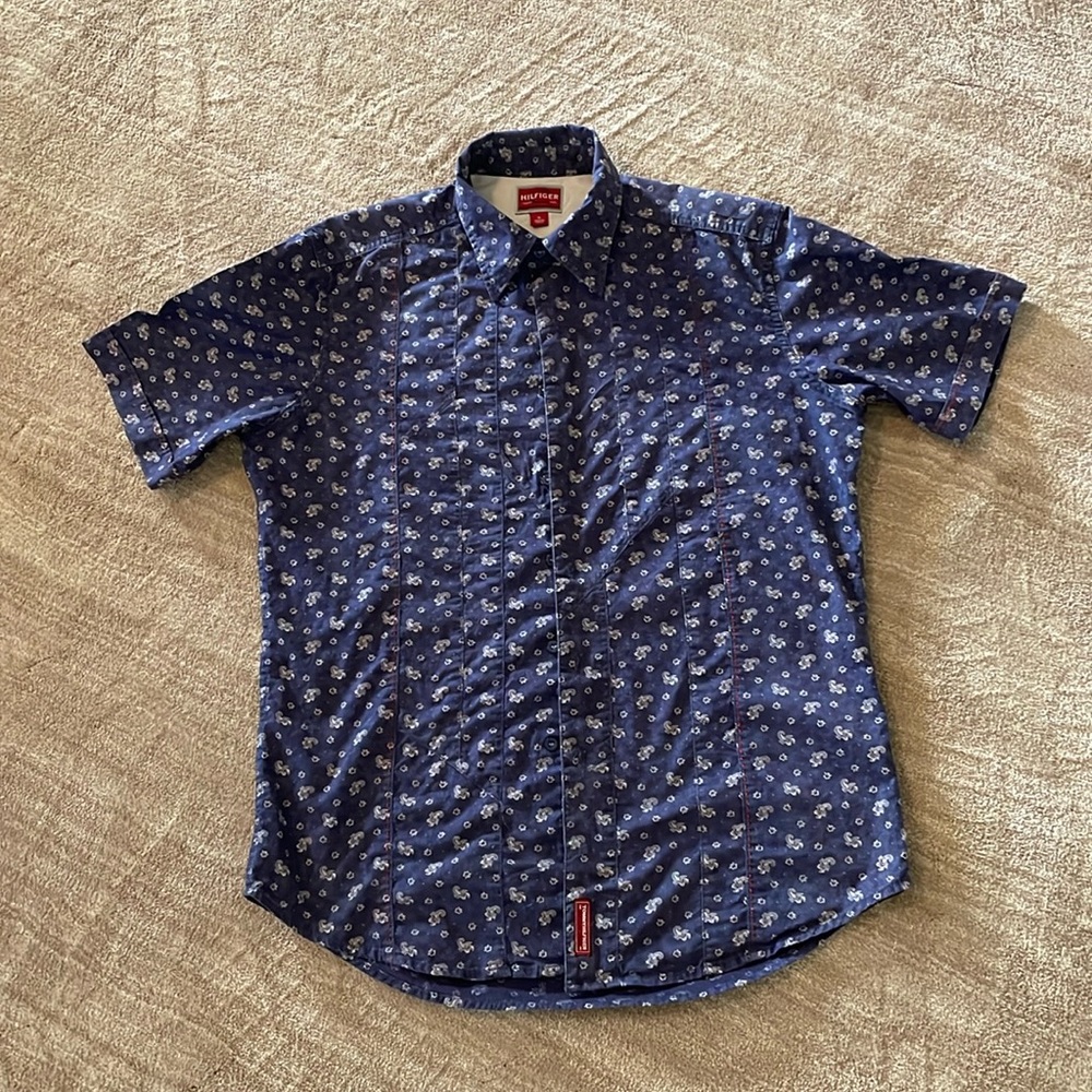 Men’s Medium Red Label Hilfiger short sleeve shirt